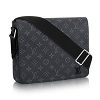 Kabelka Louis Vuitton M44000 District PM přes rameno s monogramem Eclipse Canvas